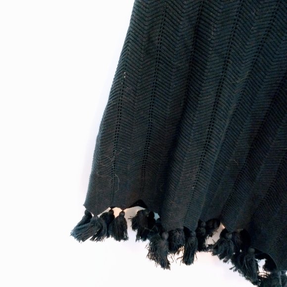 Cotton by Autumn Cashmere black knit tank top with tassel hem size medium - Picture 2 of 4